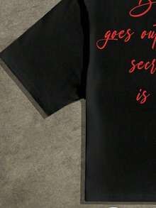 Manfinity Roghcode Camiseta corta con estampado de eslogan "EL ESFUERZO SIEMPRE VALE LA PENA" en estilo callejero oversize rojo - Negro - Ver 3