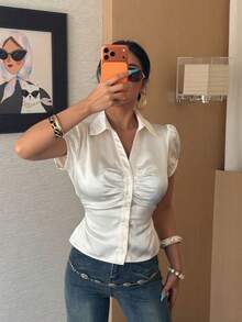 Áo blouse nữ màu champagne satin nhún trước cài nút ôm dáng tay ngắn - Rượu sâm banh - Xem 8