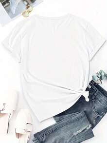 Lightweight Graphic Tees Is A Casual And Comfortable Short-Sleeved Crew Neck T-Shirt, Ideal For Spring/Summer. Made From 100% Pure Cotton, It Features A Beautiful "Flower Heart" Print. It's A Popular Choice For Everyday Wear At Work. Suitable For Spring, Summer, And Autumn. - 白色 - 查看 2