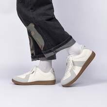 Zapatos casuales unisex, talla 36-45, zapatos casuales de mujer y zapatos deportivos de hombre, zapatos planos de suela blanda con cordones, zapatos cómodos y livianos de hombre para uso diario, de corte bajo,,,,,Zapatos de entrenamiento alemanes ZHQ5767 para aumentar la altura, planos, cómodos, de moda, retro, de nicho, casuales para hombre, para otoño. - beige - Ver 6