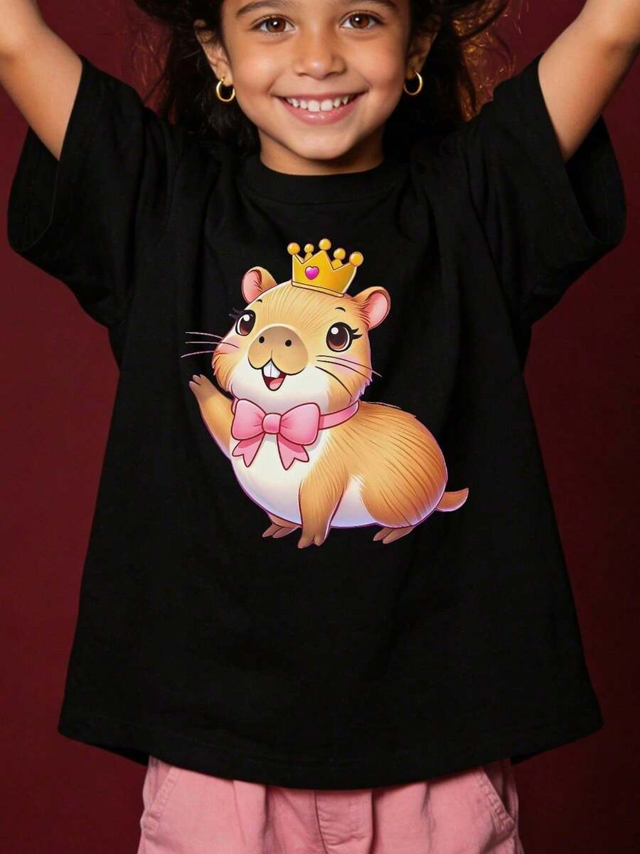 New In 2026 Girls' Summer Short Sleeve T-Shirt With Capybara Applique And Pink Bow. - Karlotta Capybara Print Round Neck Casual Blouse. For Parties And Casual Outfits NY-DX7357 In Spanish Girls' T-Shirt, Kids' T-Shirt, Cotton T-Shirt, Printed T-Shirts - 黑色 - 查看 1