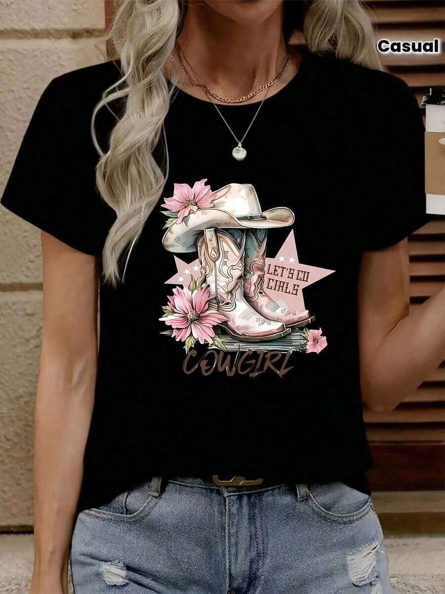 100% Cotton Women's Printed T-Shirt For Everyday Summer Wear. Women's Cowboy T-Shirt – Short-Sleeve Western-Style Tee With Cowgirl And Horseshoe Prints, Featuring The Slogan "Let's Go Cowgirls" And A Pink Floral Cactus And Hat Design – Ideal For Casual Summer Outfits At Rodeos And Country Parties. Comfortable, Soft, And Simple Short-Sleeve Tee For Everyday Wear. - 黑色 - 查看 1