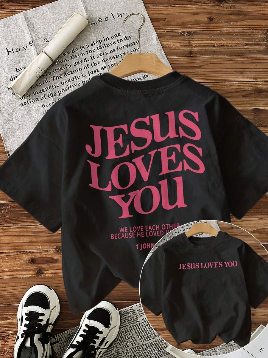 100% Cotton [Double-Sided Print] With A Striking Design Featuring Religious Text And Elements. Printed With The Phrase "Jesus, We Love You," This Short-Sleeved, Crew-Neck Cotton T-Shirt Is Suitable For All Seasons. Perfect For Layering In Spring And Fall Or Wearing Alone In Summer. A Neutral, Urban Style, This Modern, Heavyweight Cotton T-Shirt Is Ideal For Everyday Wear. - 黑色 - 查看 1