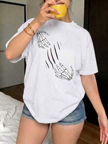1 Piece Regular Fit Casual Short Sleeve T-Shirt For Women, Dark Gothic Grunge Punk Street Fashion, Eye-Catching Graphic Print Of Two Skeleton Hands And Bones, Optical Tear Effect, Claw Marks, Scratches, 3D Illusion, Rebellious Attitude, Classic Crew Neck. Direct Shipping From Our Local Warehouse, Couples' Style, Ideal For Wearing As A Couple. - 白色 - 查看 1