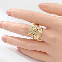 This Vintage Luxury Carved Ring Is Made Of White Synthetic Cubic Zirconia, Making It A Perfect Jewelry Accessory - Gold - View 8