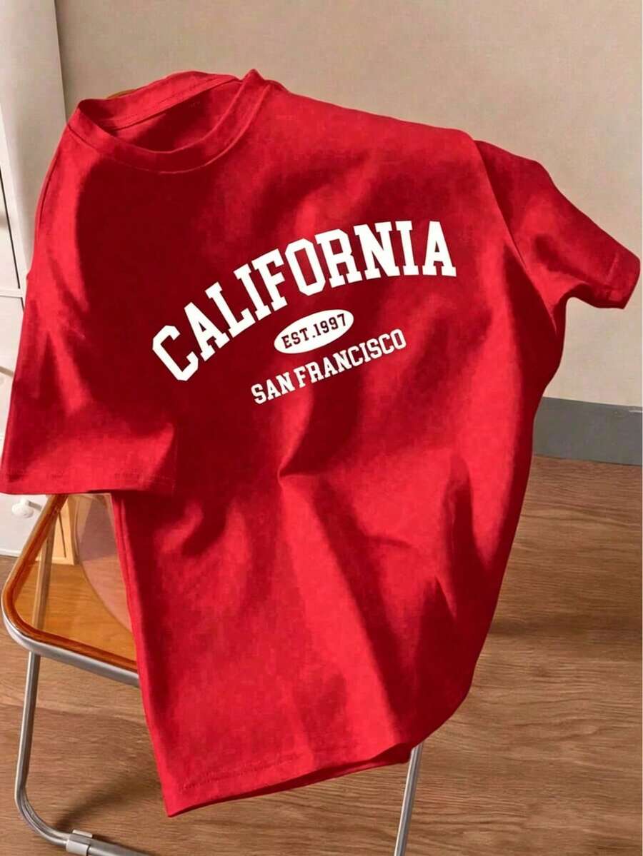 Men's Plus Size Short-Sleeve Crew Neck T-Shirt With A Slim Fit And Contrasting California Letter Print. This Casual Style Is Perfect For Dates, Meetings, And Everyday Wear. It's Ideal For Couples And Families, And Makes A Great Gift For Boyfriends. - 紅色 - 查看 1