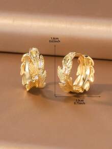 1 Pair Gold Feather C-Shaped Hoop Earrings, Featuring Alternating Feather Carvings, Minimalist Elegant Design Suitable For Women, Ideal For Graduation Ceremony, Wedding, Summer Solstice Celebration And Free Spirit Themed Gifts. - Multicolor - View 4