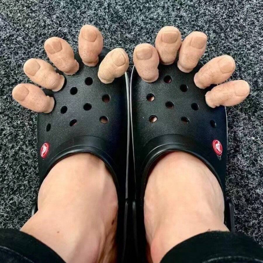 Funny Big Toe Charm, Turn Sandals Into "Real Toes" In A Snap, Lifelike Toe Shoe Ornament, Hilarious And Creative Accessory - Multicolor - View 1