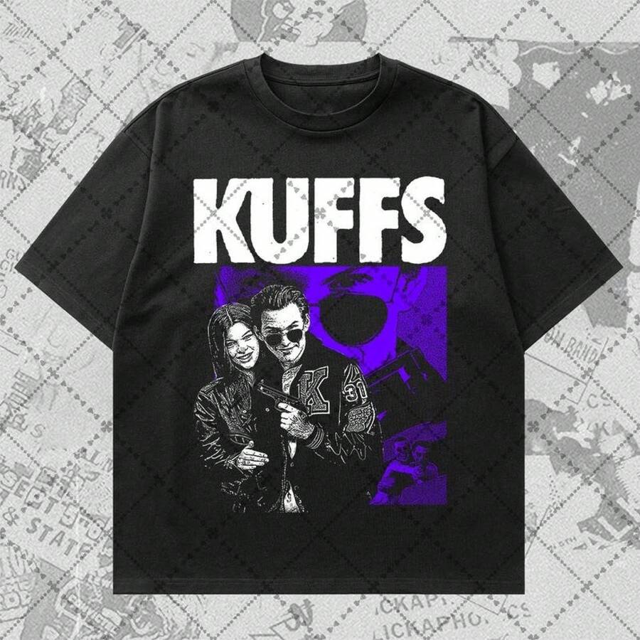 Kortärmad T-shirt med en retro-film-inspirerad design, med ett enkelt och moderiktigt tryck, lätt att bära för avslappnade vardagliga sammankomster. - Svart - Visa 1