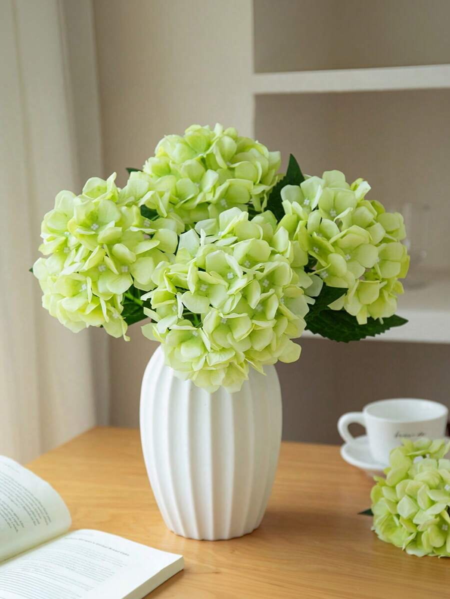 1/3 de 38,5 cm de plantas artificiais de primavera e verão para decoração de vasos de flores, hortênsias artificiais realistas. Disponíveis em branco, azul escuro e verde. Perfeitas para decoração floral de casamentos, ornamentos para casa, buquês de noiva e decoração de jardins externos. Também ideais como presentes de aniversário e outras ocasiões especiais, adequadas para todas as estações do ano.