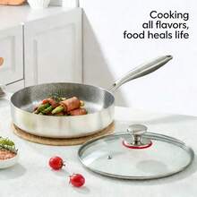 Chảo hợp kim titan dày dặn, được rèn thủ công, rất lý tưởng để chiên trứng và bít tết, với bề mặt chống dính không cần lớp phủ giúp dễ dàng vệ sinh. Chảo phù hợp với cả bếp điện và bếp ga. - Xem 5