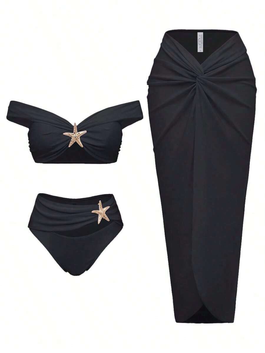 Swim Oasis Set de 3 piezas para vacaciones de verano: Bikini tipo bandeau de unicolor y sexy con detalles dorados + Vestido largo con abertura en la cintura y corte frontal a la cintura - Negro - Ver 1