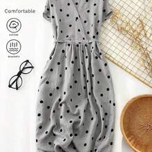 . . Vestido casual elegante y vintage con estampado de lunares, con bolsillos y lazo en la espalda. Silueta minimalista pero refinada de corte evasé con cintura anudada. Vestido versátil de estilo vintage chic para la oficina u ocasiones especiales. Ligero y bohemio con estilo de lunares para primavera/verano y vacaciones. - Azul - Ver 2