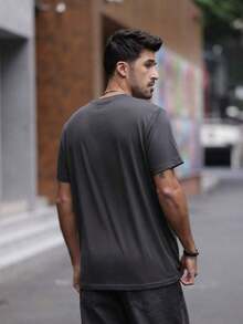 Men's Short-Sleeved Crew Neck T-Shirt With Print, Slim Fit Summer Casual Half-Sleeve, Modern And Comfortable Design, Urban Style, Printed Design, Casual T-Shirt, Basic T-Shirt, For Men And Women, For Couples - 灰色 - 查看 2