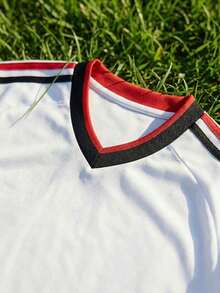 Camiseta de fútbol retro con gráfico de la mascota de la Copa Mundial de México 70 para hombre, camiseta deportiva informal de manga corta con cuello en V y rayas, ropa de calle vintage para aficionados al fútbol para el día del partido, uso diario, regalo para él. - Negro - Ver 3