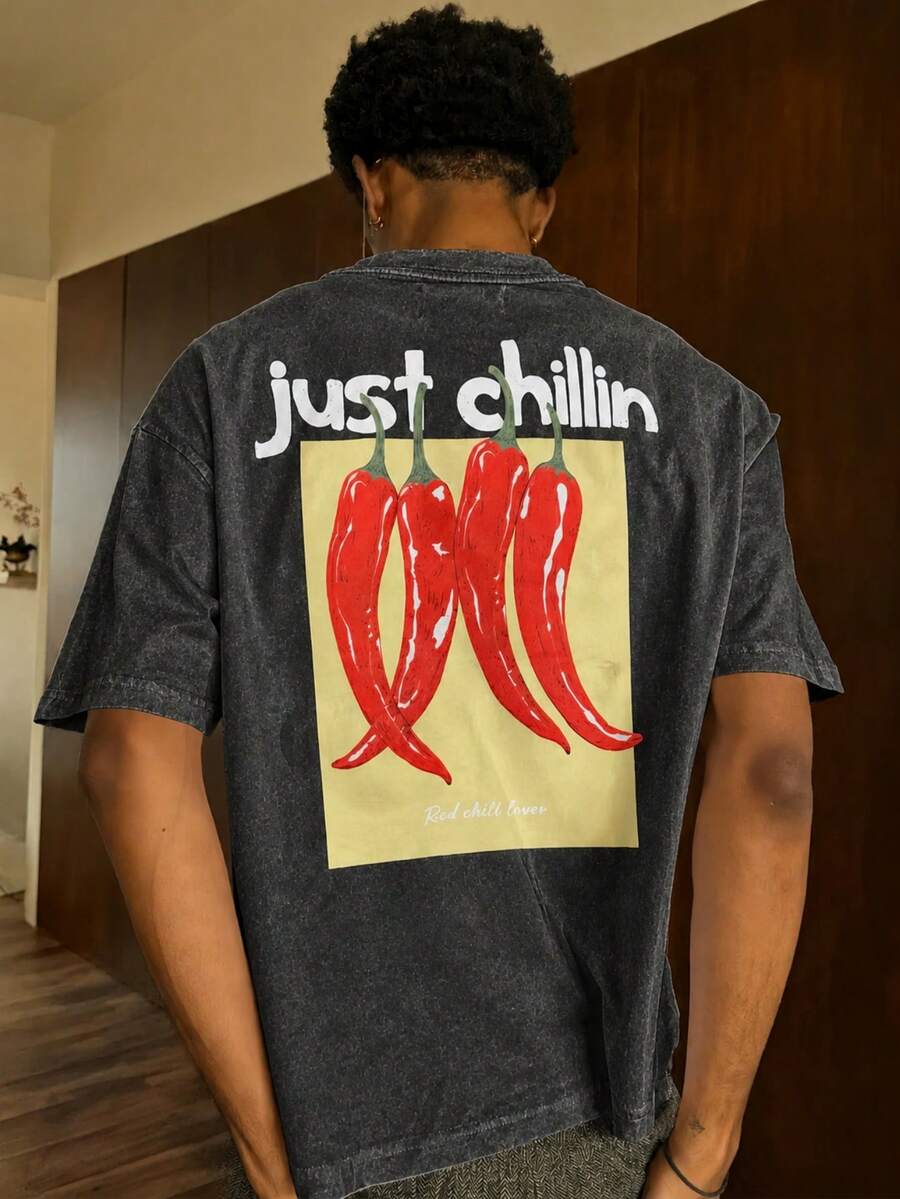 Fractyr 男款「Just Chillin」辣椒前後印花寬鬆版型T恤,柔軟觸感深灰色水洗休閒街頭風,復古食物圖案 - 深灰色 - 查看 1