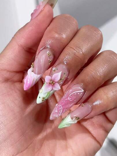 24 pezzi Adesivi per unghie con fiori 3D in sfumature di rosa e verde, realizzati in materiale acrilico, unghie finte pronte da indossare con petali floreali 3D e decorazioni in perle e strass dorati, adatti per unghie naturali lunghe da donna in estate