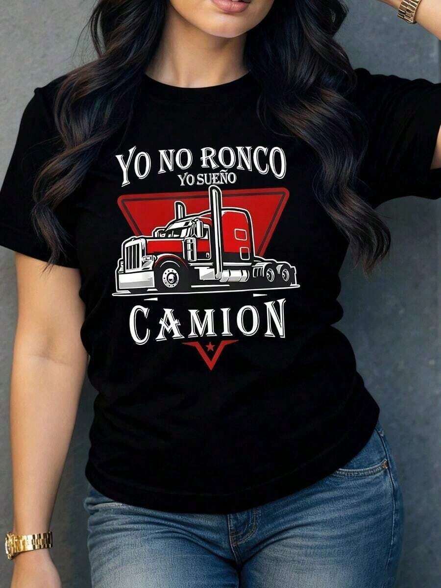 Women's Fashion Graphic Print Short Sleeve Tee. The Phrase "I Don't Snore, I Sleep In A Truck" Evokes The Soul Of The Driver And The Passion For The Open Road. An Imposing American Semi-Truck Represents The Strength, Freedom, And Adventure Of Heavy Transport. Women's T-Shirt. Comfortable And Soft Short-Sleeve Top For Everyday Wear. - 黑色 - 查看 1