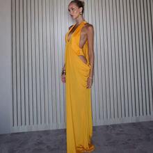 Designed For The Confident Modern Woman, This Solid Citrus‑Hued Mini Dress Combines A Simple Scoop Back, A Slimming Ruched Waist, And A Lightweight, Breathable Fabric – Ideal For A Sophisticated Yet Spicy Look That Transitions From Dinner To The Dance Floor. Maxi Dress - màu cam - Xem 4