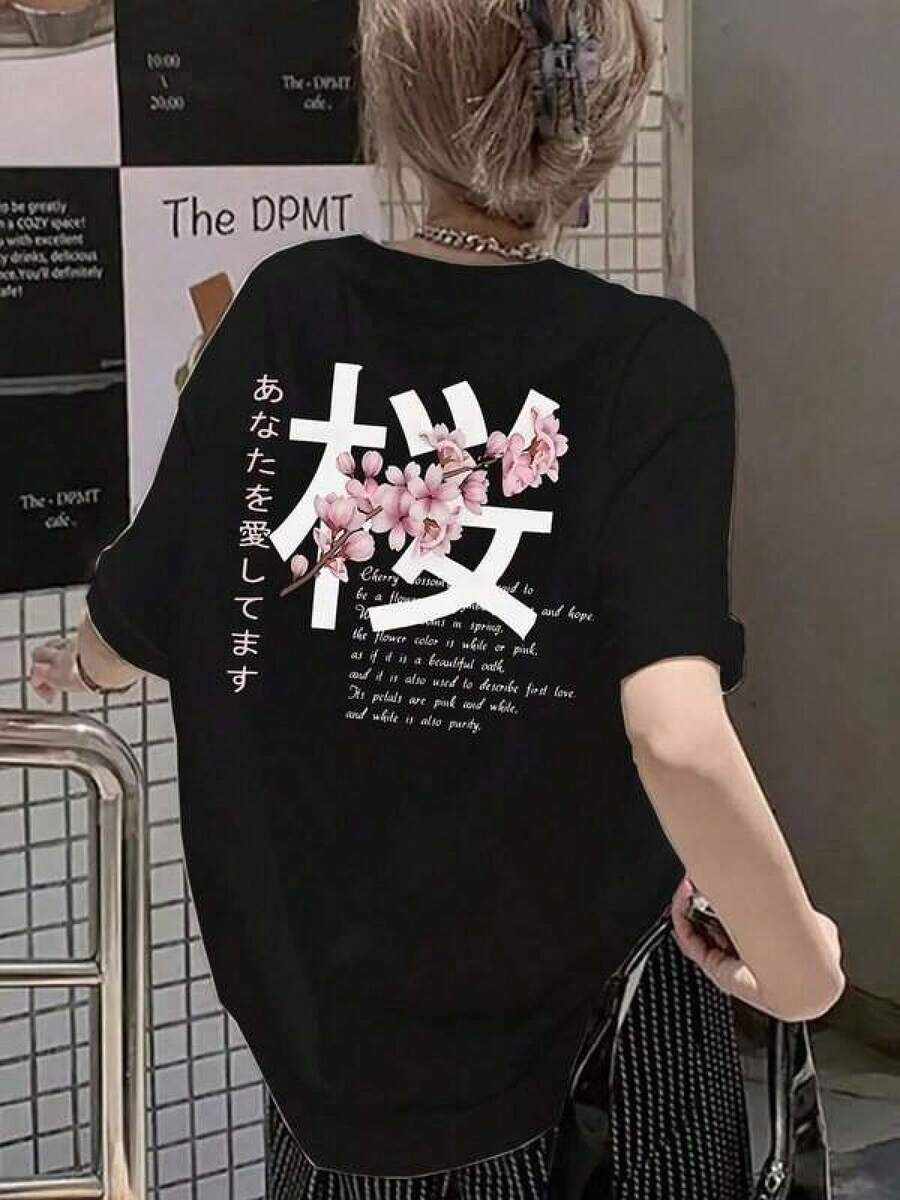 Daily Outings, Camping, Concerts, Hip-Hop, Rock T-Shirt With A Unique Japanese Cherry Blossom Design For Young Adventurers, Perfect For Casual Occasions And Nights Out. Available In Black, Ideal For Fashion Lovers, This Urban T-Shirt Is Popular Among Alternative Styles. Women's Short Sleeve T-Shirt, Elegant Women's T-Shirt - 黑色 - 查看 1