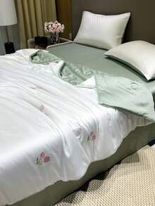 1pc Fresh Green Tulip Embroidered Summer Quilt, Soft & Lightweight Cooling Blanket, Smooth & Breathable Air Conditioning Quilt, Suitable For Summer Home, Bedroom, Air-Conditioned Room, Dormitory, Hotel, Machine Washable & Easy Care - Pastel Green - View 9
