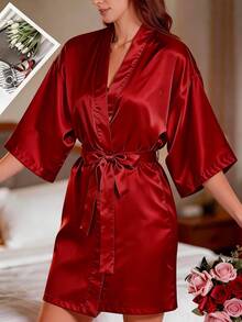 1件客製化姓名與日期女款花卉和服睡袍，個性化絲綢緞面睡衣，適合婚禮、伴娘禮物與奢華居家服 - 酒紅色 - 查看 3