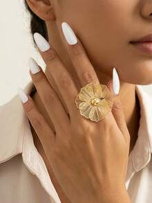 Bague de déclaration vintage avec fleur enroulée de fil, anneau ouvert et ajustable doré, bijoux floraux exagérés pour femmes - Doré - Voir 1