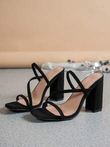 Giày sandal cao gót màu đen dành cho nữ, kiểu dáng thanh lịch mùa hè, chất liệu giả da lộn, hở mũi, gót chunky. - màu đen - Xem 4