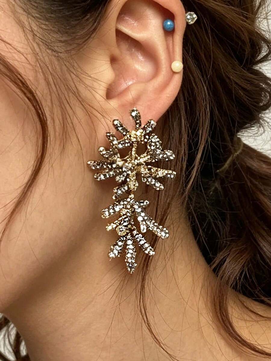 1 Đôi bông tai hình san hô đính đá lấp lánh kiểu cổ điển, phụ kiện cao cấp sang trọng dành cho phái nữ. - Bông tai san hô đính kim cương - Xem 1