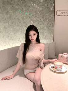 A Summery Women's T-Shirt Adorned With A Luxurious Ribbon Embellished With Diamonds. It Exudes A Sophisticated And Alluring Aura And Is Perfect For Layering. - Pink - View 1