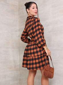 Long-Sleeved Plaid Dress With Buttons. - 橘色 - 查看 4