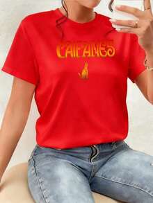 Art T-Shirt. The Pattern Displays The Word Caifanes In Warm Tones That Evoke Energy And Passion, Alongside The Silhouette Of A Golden , A Symbol Of Strength And Mysticism. Women's 100% Cotton T-Shirt, Comfortable And Modern For Everyday Wear. - 紅色 - 查看 1