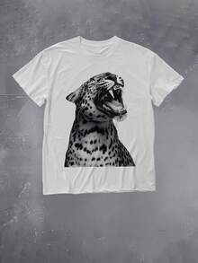 Vintage Realistic Short-Sleeved T-Shirt With Dropped Shoulders And Leopard Print In A Stylish Style, Without Text. Summer Top. - 白色 - 查看 1
