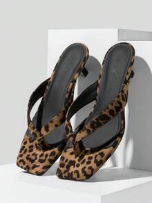 Athlefit Women's Kitten Heels Flip Flops Square Toe Low Heels Slip On Comfortable Summer Thong Heeled Sandals  The Wide Straps Of These Flip-Flop Heels Fit The Foot Shape Better, And The V-Shaped Instep Flatters The Leg Shape, Creating A Modern And Attractive Silhouette For Every Look - Beo - Xem 4
