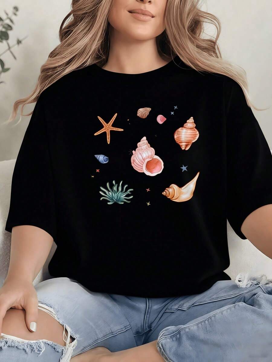 Seashells And Starfish Evoke The Serenity Of The Ocean And The Natural Beauty Of The Seabed. A Comfortable, Casual, Short-Sleeved Women's T-Shirt, Perfect For Summer. - 黑色 - 查看 1