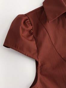 Blus Vela Rue Warna Polos Kancing Depan Lengan Pendek Leher Ikat Pinggang Pas Badan Warna Merah Bata, Pakaian Kembali ke Sekolah, Pakaian Musim Panas untuk Berpergian - Cokelat kemerahan - View 4
