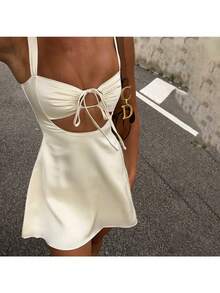 Elegante vestido corto color crema para mujer con aberturas, cordón ajustable y bajo acampanado. Minivestido sin mangas de corte A con tejido ligeramente elástico, ideal para salidas de verano. - Albaricoque - Ver 2