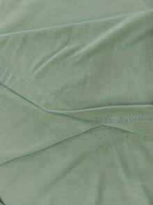 The Man Is Nice, I Saw A Small Man Holding A T-Shirt With A Pattern. Loose And Comfortable. - Bean Green - View 5