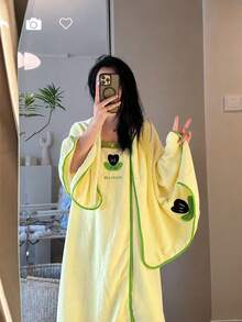 可愛花卉設計可穿式浴巾圍裹，柔軟蓬鬆吸水浴袍附鬱金香裝飾，無肩帶魔鬼氈開合浴巾，輕量快乾居家休閒浴巾，女款毛絨SPA浴巾，適合沐浴後、洗澡、SPA護理、海灘穿著、泳池旁使用及居家舒適放鬆 - 彩色 - 查看 4