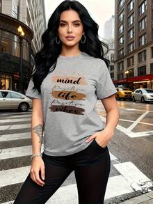 The Letter Prints With Visual Expressions Of Self-Motivation, Such As "Positive Mind," "Positive Life," And "Positive Vibes," Are Modern And Fashionable. This Simple And Versatile Women's Short-Sleeved T-Shirt With A Round Neck Is Suitable For Leisure, Travel, Vacations, And Other Activities. 2CBJ - 淺灰色 - 查看 6