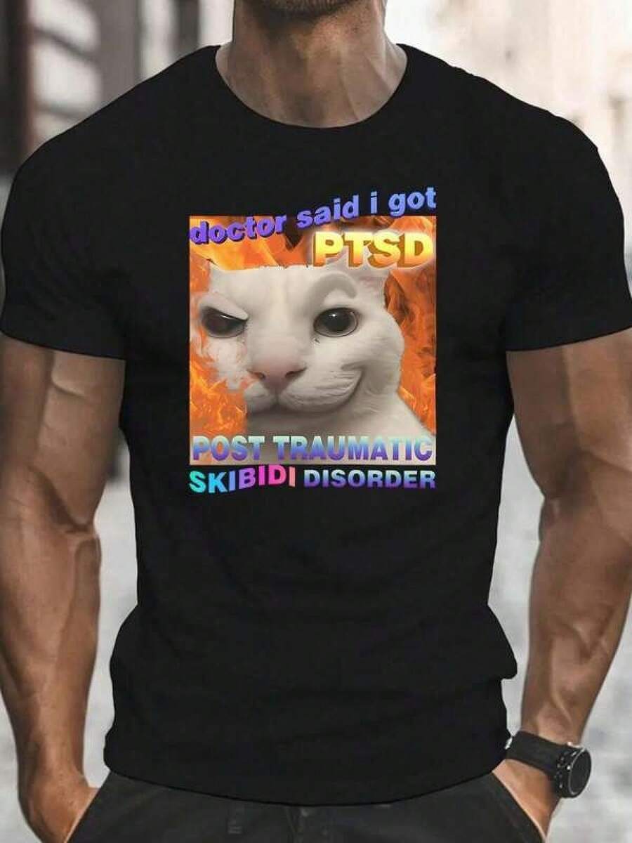 Men's Funny Cat T-Shirt Skibidi Disorder - "Doctor Said I Got PTSD" Retro Graphic T-Shirt With Flames, Black Short Sleeve Crew Neck, Casual Summer Top, Machine Washable, Humorous Gift For Adults, Funny Cat T-Shirt, Casual Outfit, Humorous Design, Comfortable Fit - 黑色 - 查看 1