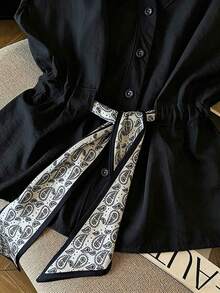 Camisa de lino sin mangas informal para mujer, cuello en V con botones dorados, cintura ceñida, decorada con pañuelo con flor de anacardo, versátil para ir al trabajo y ocio, diseño retro relajado con cordón, estilizador y embellecedor, top corto de lino adecuado para uso diario, vacaciones, decorado con pañuelo delicado, diseño petite de camisa sin mangas con cintura ceñida, top sin mangas de textura de lino para ir al trabajo - Negro - Ver 6