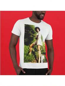Compra una camiseta unisex de manga corta y cuello redondo de corte relajado con la imagen de Pam Grier, perfecta para ropa urbana de hip-hop, sesiones de gimnasio, conciertos y conjuntos familiares a juego como regalo para el Año Nuevo 2026. - Blanco - Ver 7