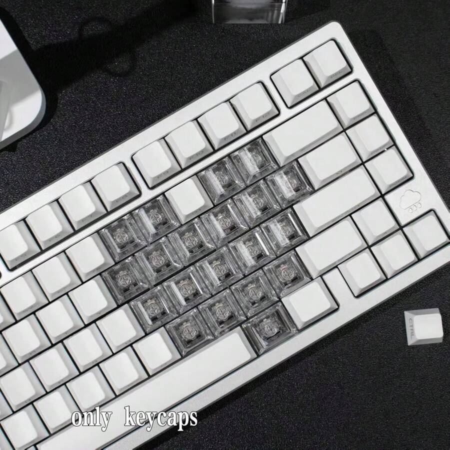 21件透明愛心鍵帽，PC材質，Cherry高度，適用於61/64/68/75/84/87/98/104/108鍵機械鍵盤，兼容Cherry/Gateron MX軸，高品質耐磨不褪色不沾油，適合禮品與個人使用，熱插拔個性化DIY客製化鍵帽套裝，桌面搭配，電競鍵盤配件