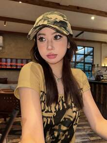性感美式女孩圖案印花寬鬆不對稱肩短袖T恤，修身休閒女款夏季上衣，黃色 - 黃色 - 查看 3