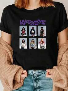 KATSEYE Women's Spring/Summer Collection T-Shirt With Purple Print And Unique Font Design. Features A Grid Of Six Member Portraits (Manon, Sophia, Yoonchae, Daniela, Megan, Lara) Arranged From Left To Right, Top To Bottom, Each With Their Signature Underneath. - 黑色 - 查看 1