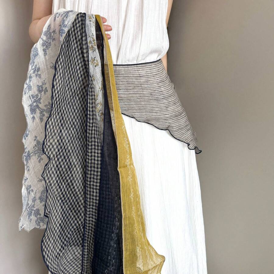 A Japanese-Style Vintage Linen Floral Scarf For Women, Suitable For Layering As A Hip Wrap, Paired With A Skirt, Or As A Triangular Headscarf Or Waist Accessory - 黃色條紋三角巾 - 查看 1