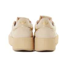 Adidas 男女通用休闲厚底舒适运动鞋 JS3623，适合春秋季穿着 - 魔力淺褐色/金 - 查看 4