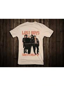 Camiseta de hombre con temática de vampiros de Lost Boys - 100% transpirable, corte holgado, cuello redondo, con diseño icónico de la serie de TV, lavable a máquina, adecuada para todas las estaciones, ropa casual para fans de la serie, moda casual urbana de hip hop, para uso diario, fitness, deportes, running. - Blanco - Ver 1