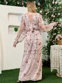 JINLICX Gaun Maxi Formal Lengan Panjang Berkerah V dengan Belahan Jala dan Manik-Manik Sequins Geometris Warna Merah Muda Pudar - Baby Pink - View 6